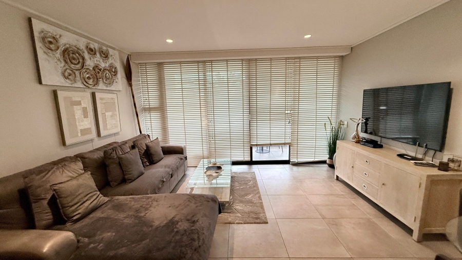 To Let 1 Bedroom Property for Rent in Green Point Western Cape